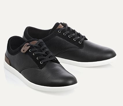 Chaussures noires Lacoste Eté 2012 - Sélection de looks
