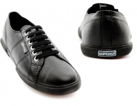 Sneakers en cuir noir Superga