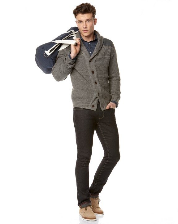 look jeune homme en cardigan