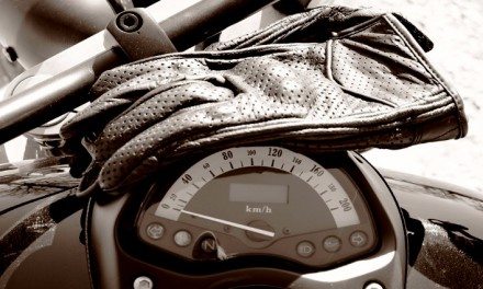 Les gants obligatoires pour les motards